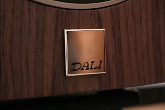 The polished Dali badge adds a touch of class.