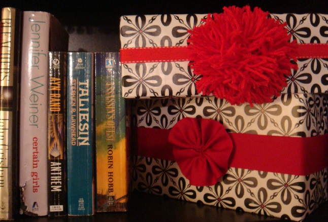 christmas-bookshelf