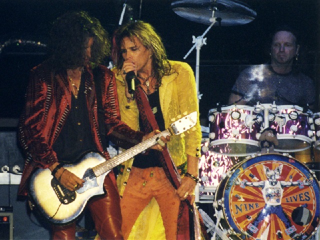 Aerosmith-nine-lives-live