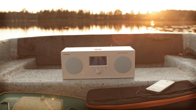 Tivoli-Music-System-Three+White-lifestyle
