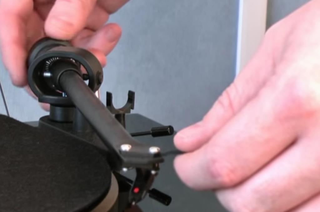 How To: Set Up A Turntable
