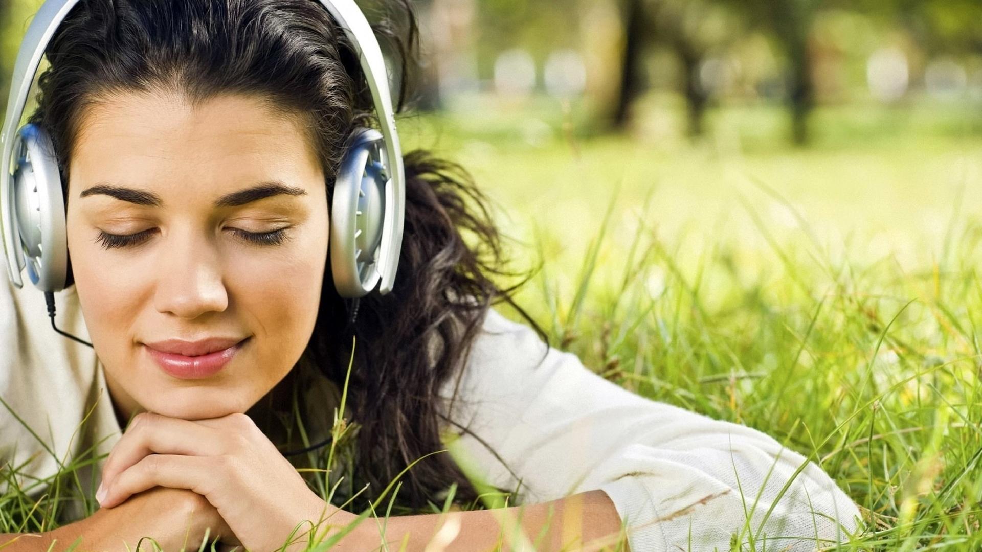 The 5 Best Accessories for Hi-Fi On-The-Go!