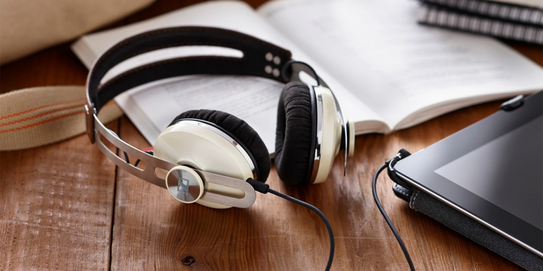 The Lightweight iPhone/Android Headphones For A Great Summer Sound