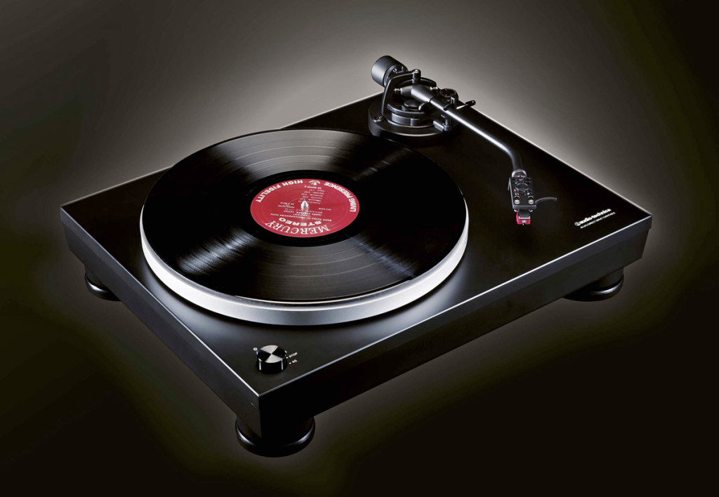 20150907052603_audio-technica-at-lp5frontweb