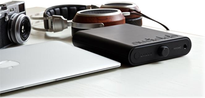 audiolab-m-dac-mini-with-headphones-macbook