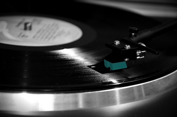 Vinyl Vs CD Vs Streaming: A history of music sources
