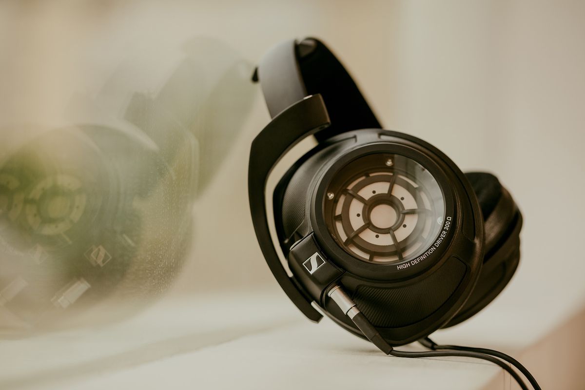 Sennheiser HD820 headphones: the closed back HD800S in overdrive