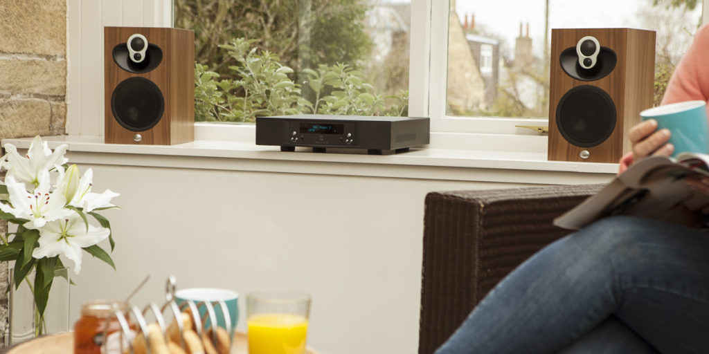 Linn Majik DSM hi-fi system black with 109 speakers